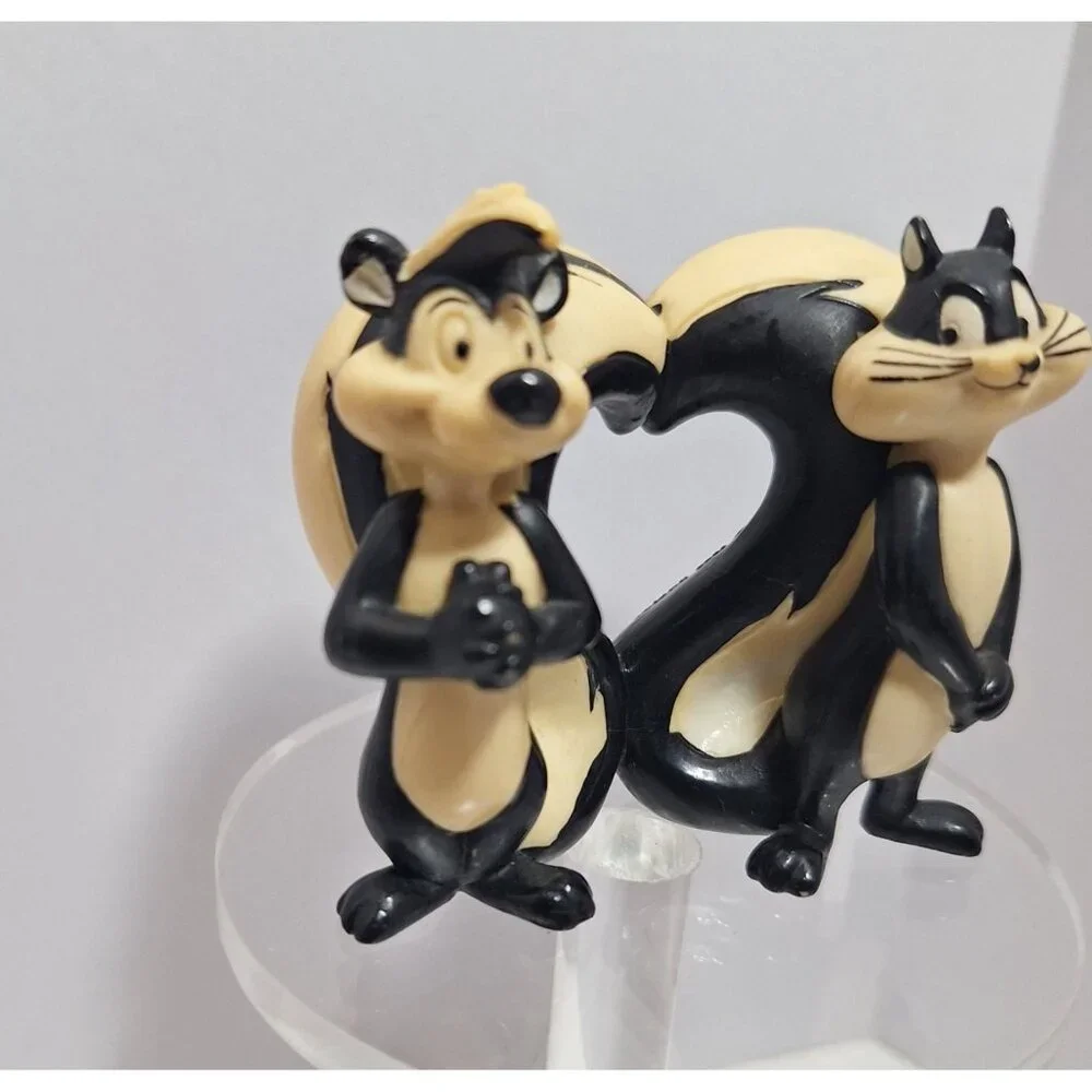 Pepé Le Pew & Penelope Figure Heart-Shaped Romantic  1985 - Picture 2 of 15